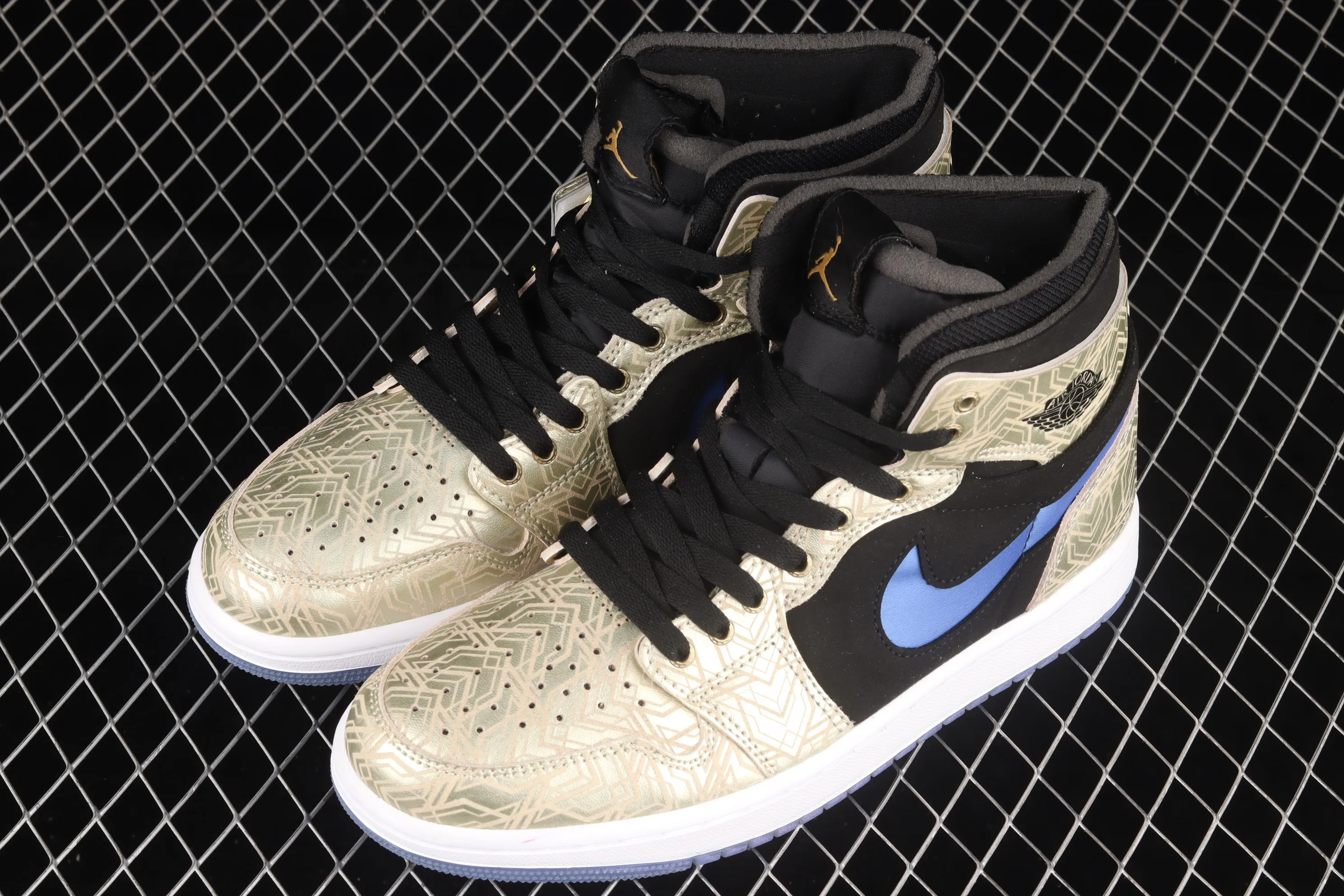 All categories Air Jordan Jordan series basketball shoes Air Jordan 1 High Air Jordan 1 Zoom CMFT AJ1 Joe 1 black gold blue hook basketball shoes DQ0659-700